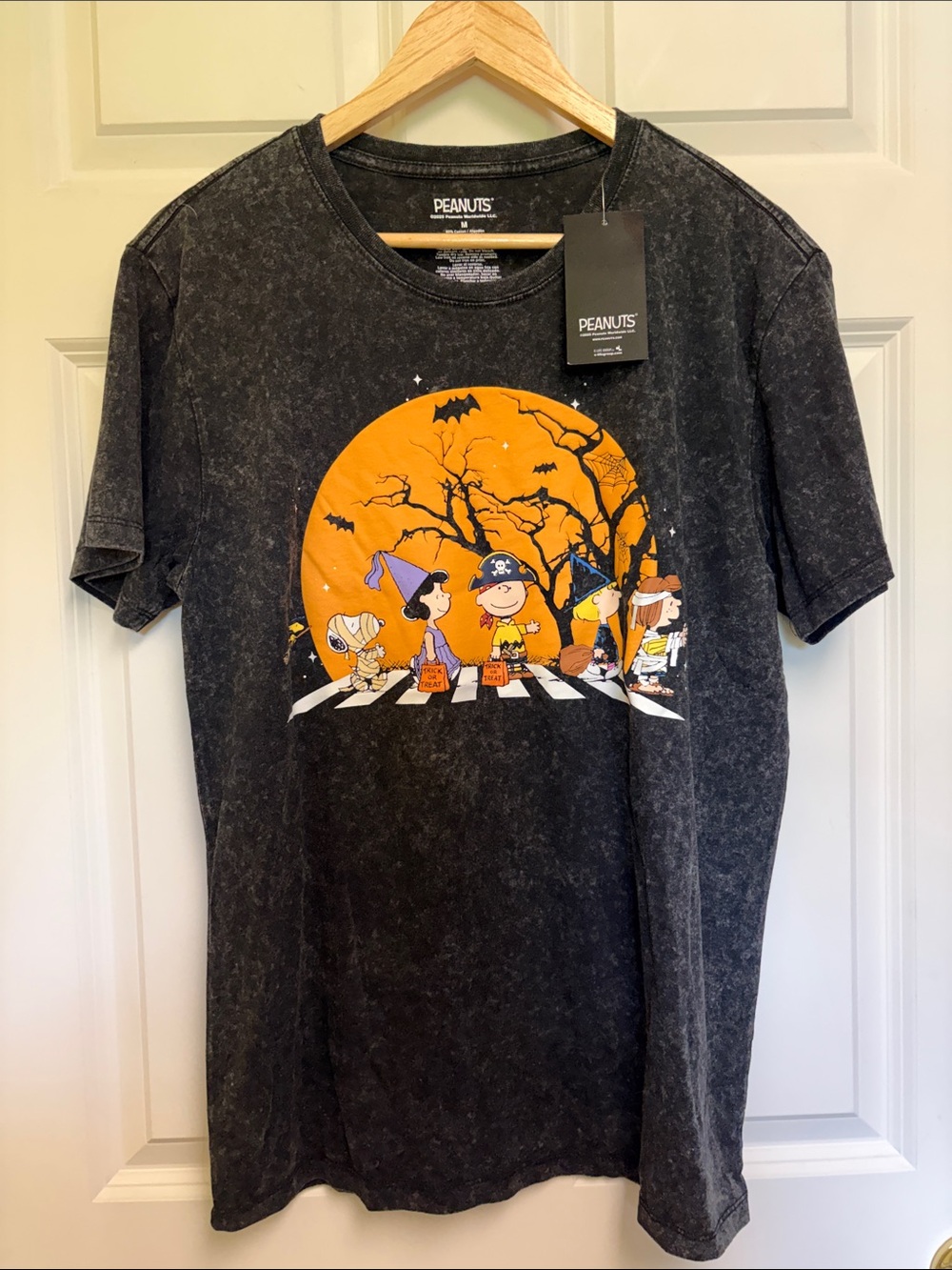 New Peanuts Black Mineral-Wash Short Sleeve Tee with aHalloween Graphic - Picture 2 of 13